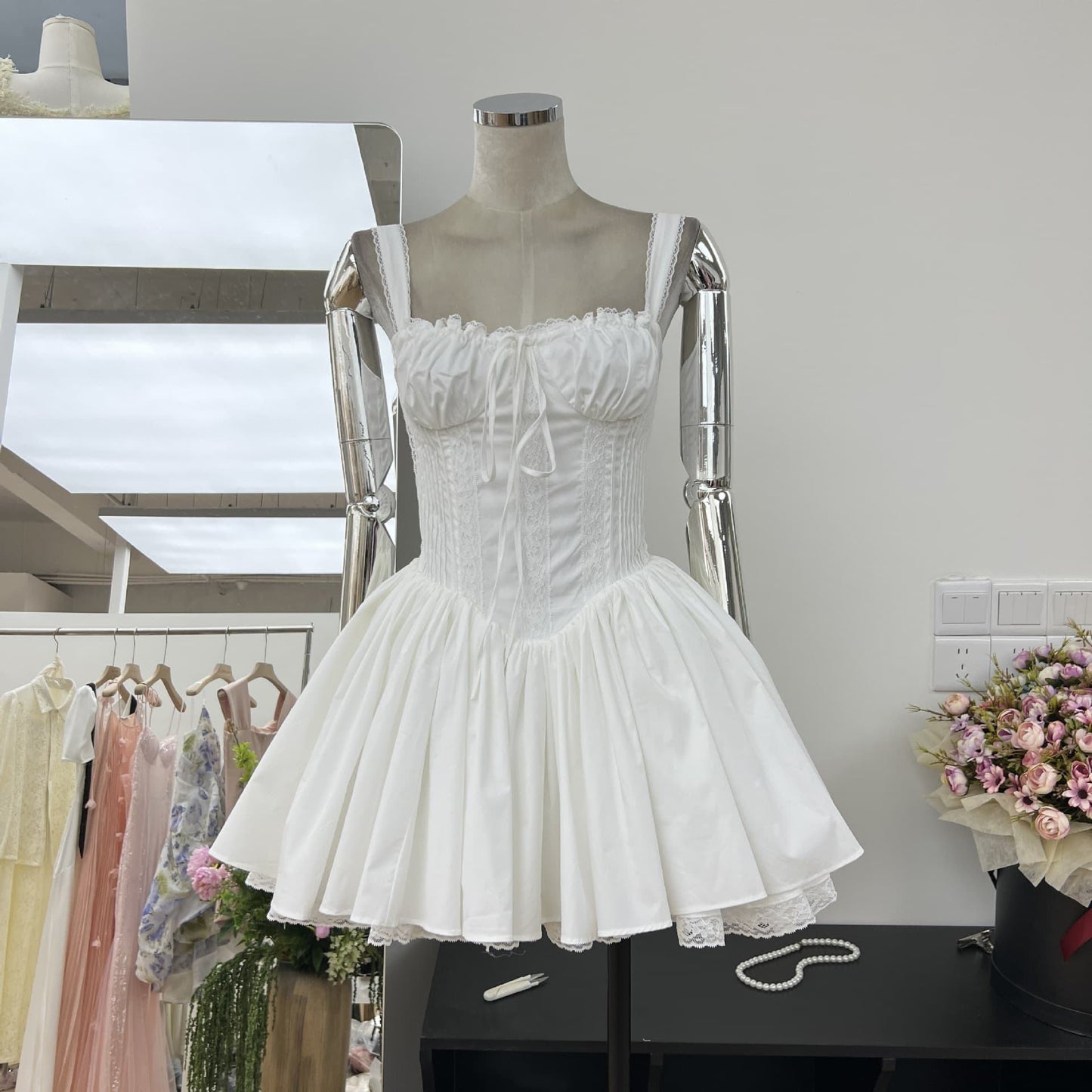 2025 Private Label Summer Casual Elegant White Corset Fit and Pleated Flare Bodycon Lace Slip Sexy Mini Dresses for Women Ladies