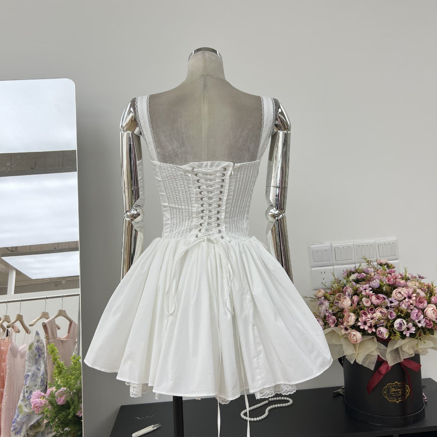 2025 Private Label Summer Casual Elegant White Corset Fit and Pleated Flare Bodycon Lace Slip Sexy Mini Dresses for Women Ladies