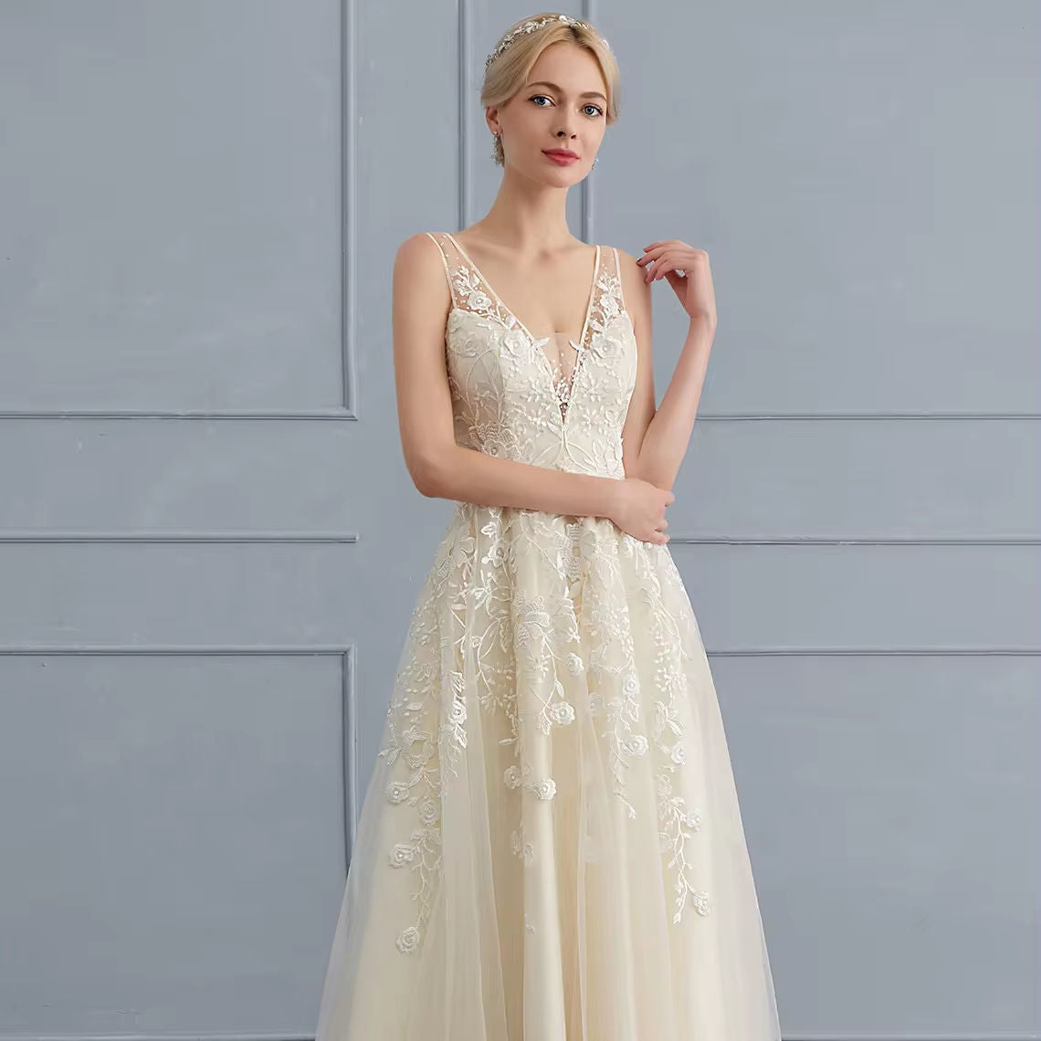 v Neck Sleeveless Backless Lace Wedding Dresses Luxury Design Bridal Gowns