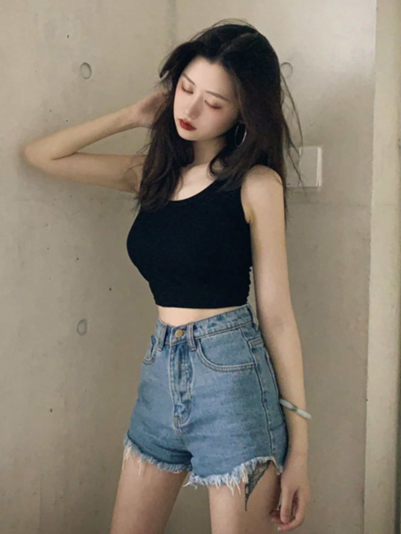 Women Black Knitted WomenT-shirt  Sleeveless Camisole Crop Top Woman Tight Stretch Tank Top Ladies Tee Top Streetwear