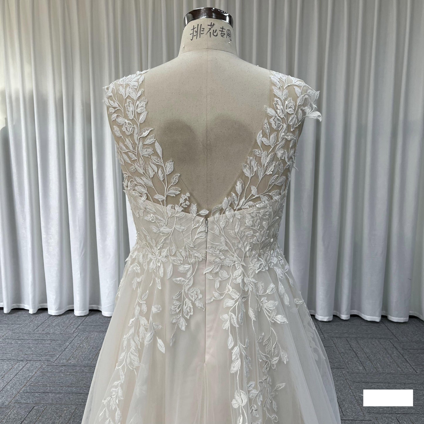 v Neck Sleeveless Backless Lace Plus Size Wedding Dresses 2024 Latest Design Bridal Gowns