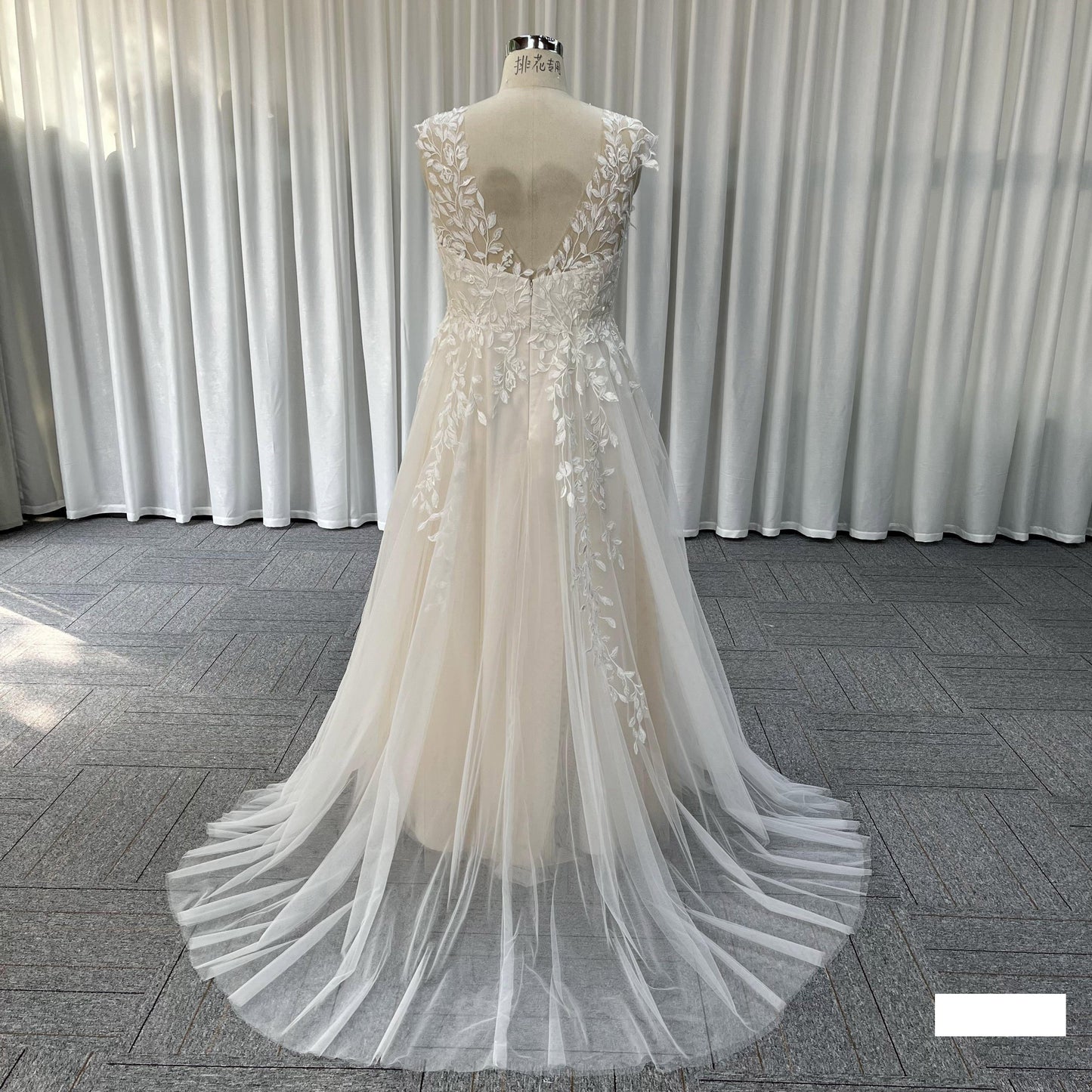 v Neck Sleeveless Backless Lace Plus Size Wedding Dresses 2024 Latest Design Bridal Gowns