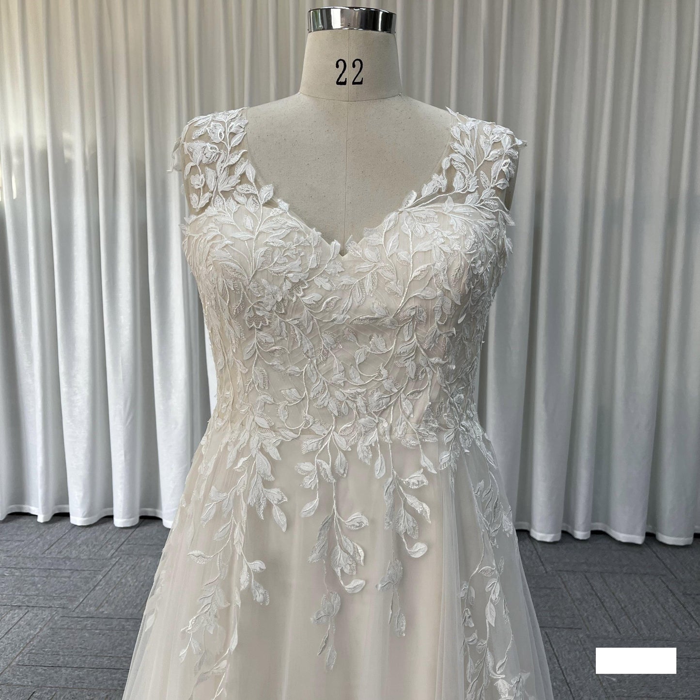 v Neck Sleeveless Backless Lace Plus Size Wedding Dresses 2024 Latest Design Bridal Gowns