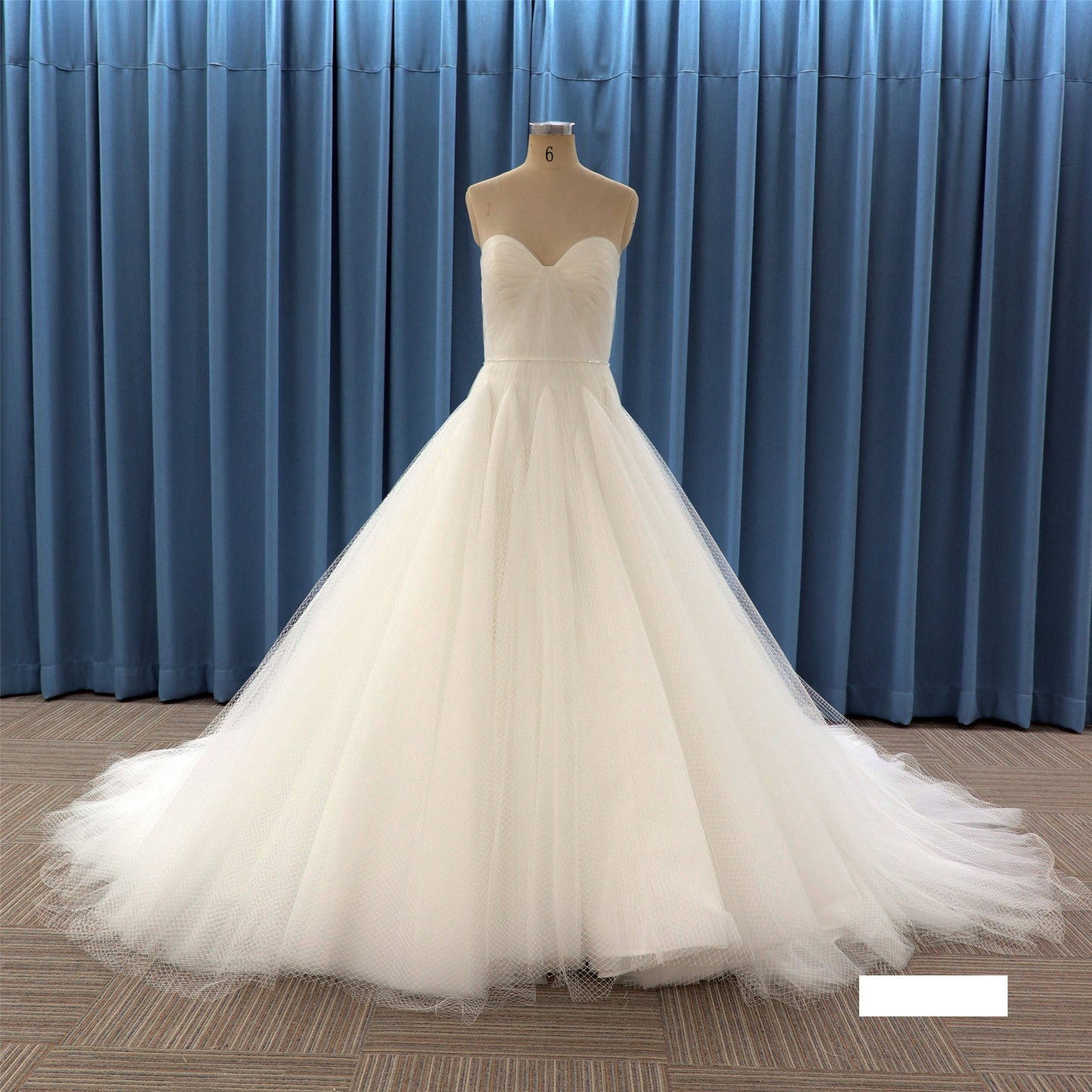 Pleat Decoration Lattice Mesh Tulle Ball Gown Plain Design Lace Applique Strapless Wedding Dress