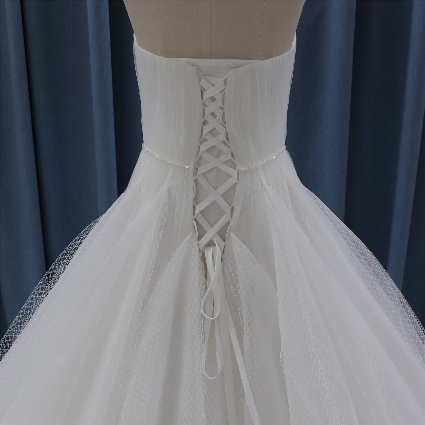 Pleat Decoration Lattice Mesh Tulle Ball Gown Plain Design Lace Applique Strapless Wedding Dress