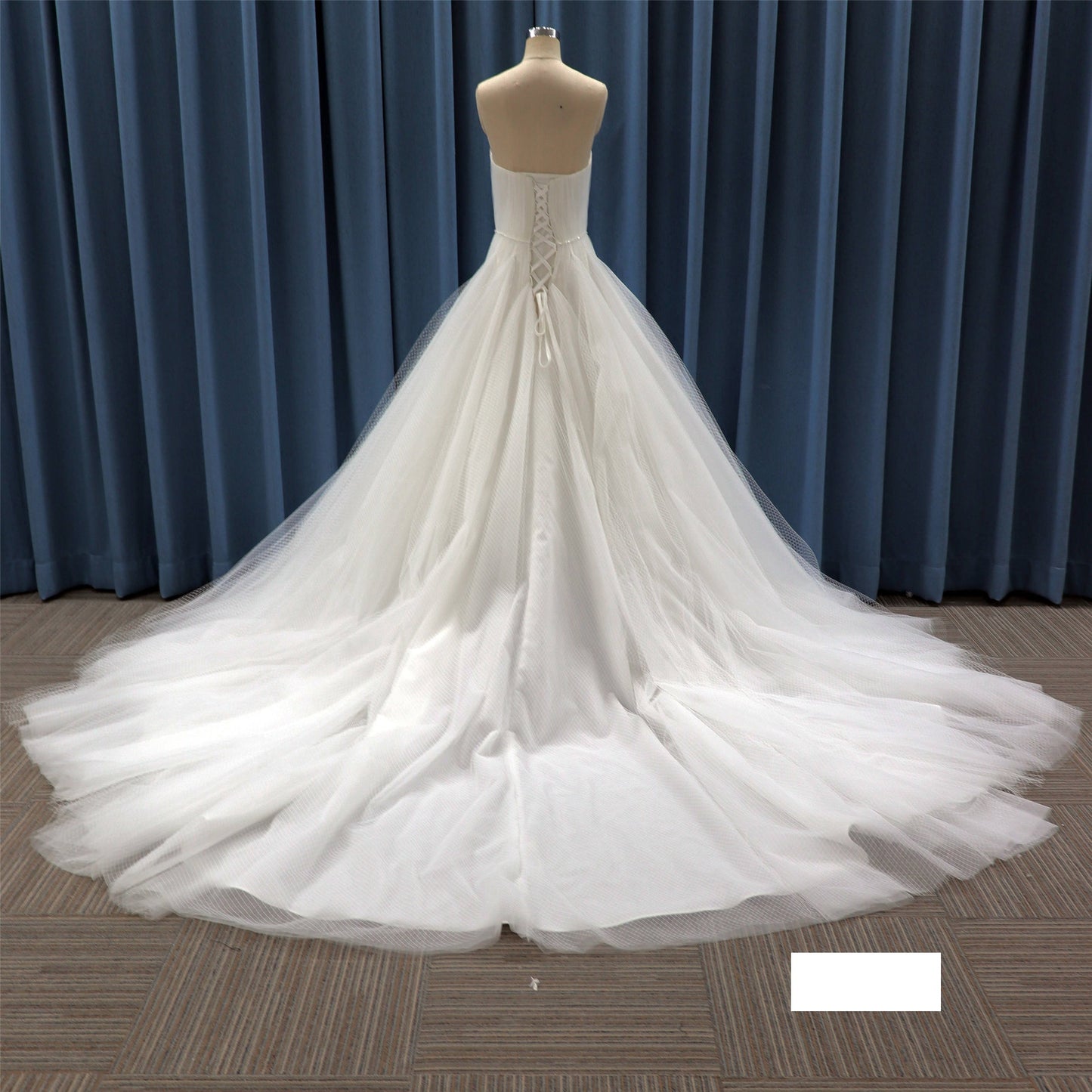 Pleat Decoration Lattice Mesh Tulle Ball Gown Plain Design Lace Applique Strapless Wedding Dress