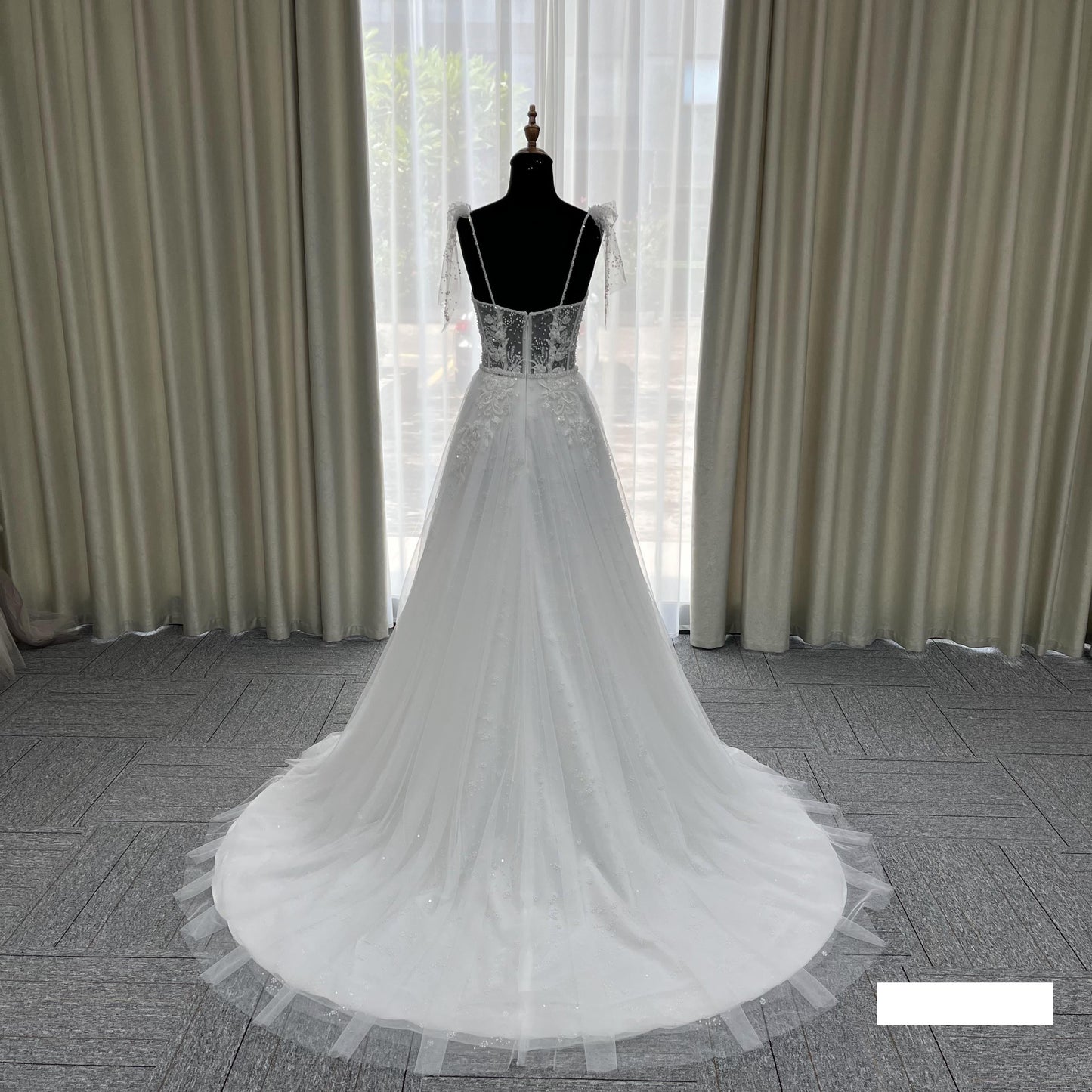 Sleeveless v Neckline Sequin Lace Hand-work Small Train Outdoor Wedding Bridal Gown