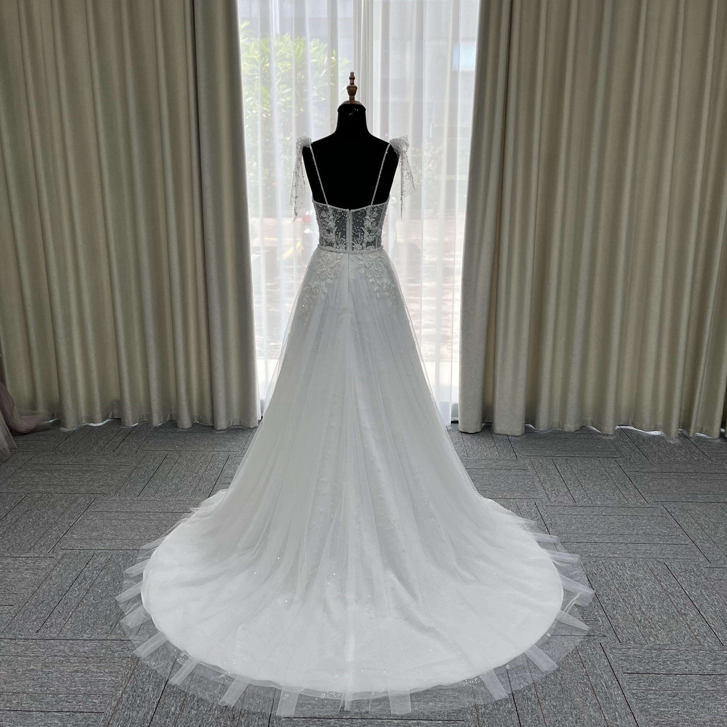 Sleeveless v Neckline Sequin Lace Hand-work Small Train Outdoor Wedding Bridal Gown