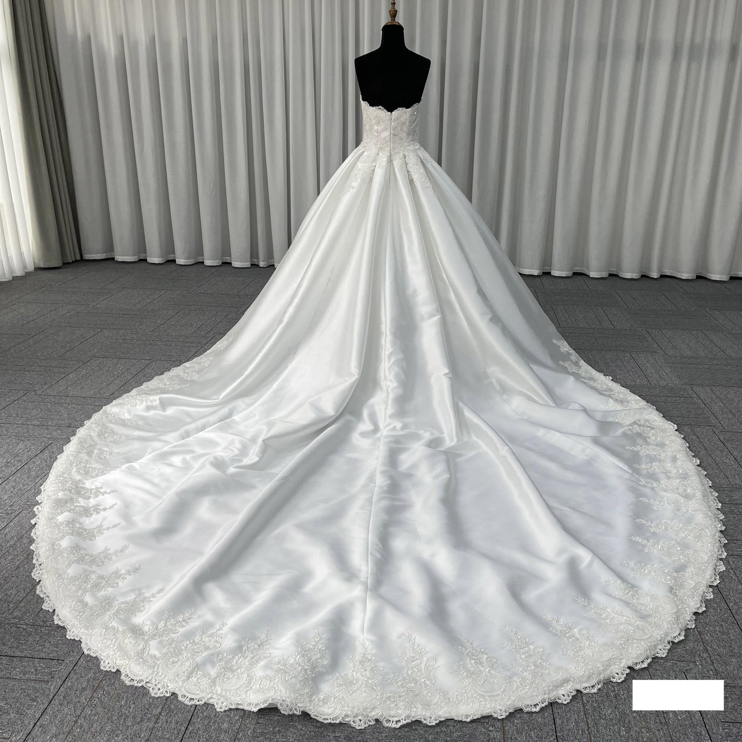 Strapless Style Bridal Gowns Elegant Women's Sleeveless Satin Lace Back Prom Dresses High-end Bridal Wedding Dresses