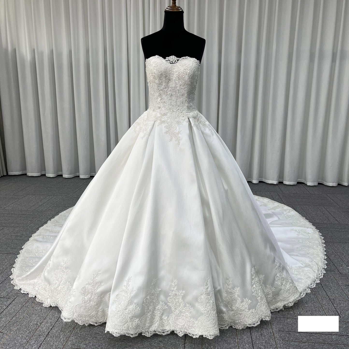 Strapless Style Bridal Gowns Elegant Women's Sleeveless Satin Lace Back Prom Dresses High-end Bridal Wedding Dresses
