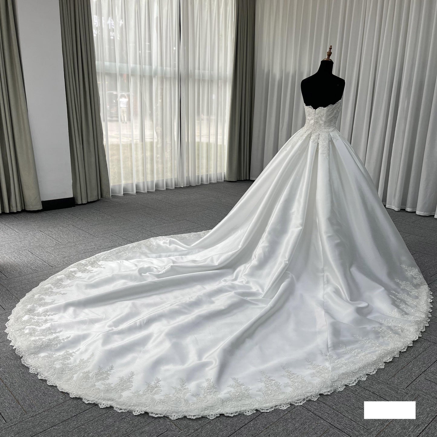 Strapless Style Bridal Gowns Elegant Women's Sleeveless Satin Lace Back Prom Dresses High-end Bridal Wedding Dresses