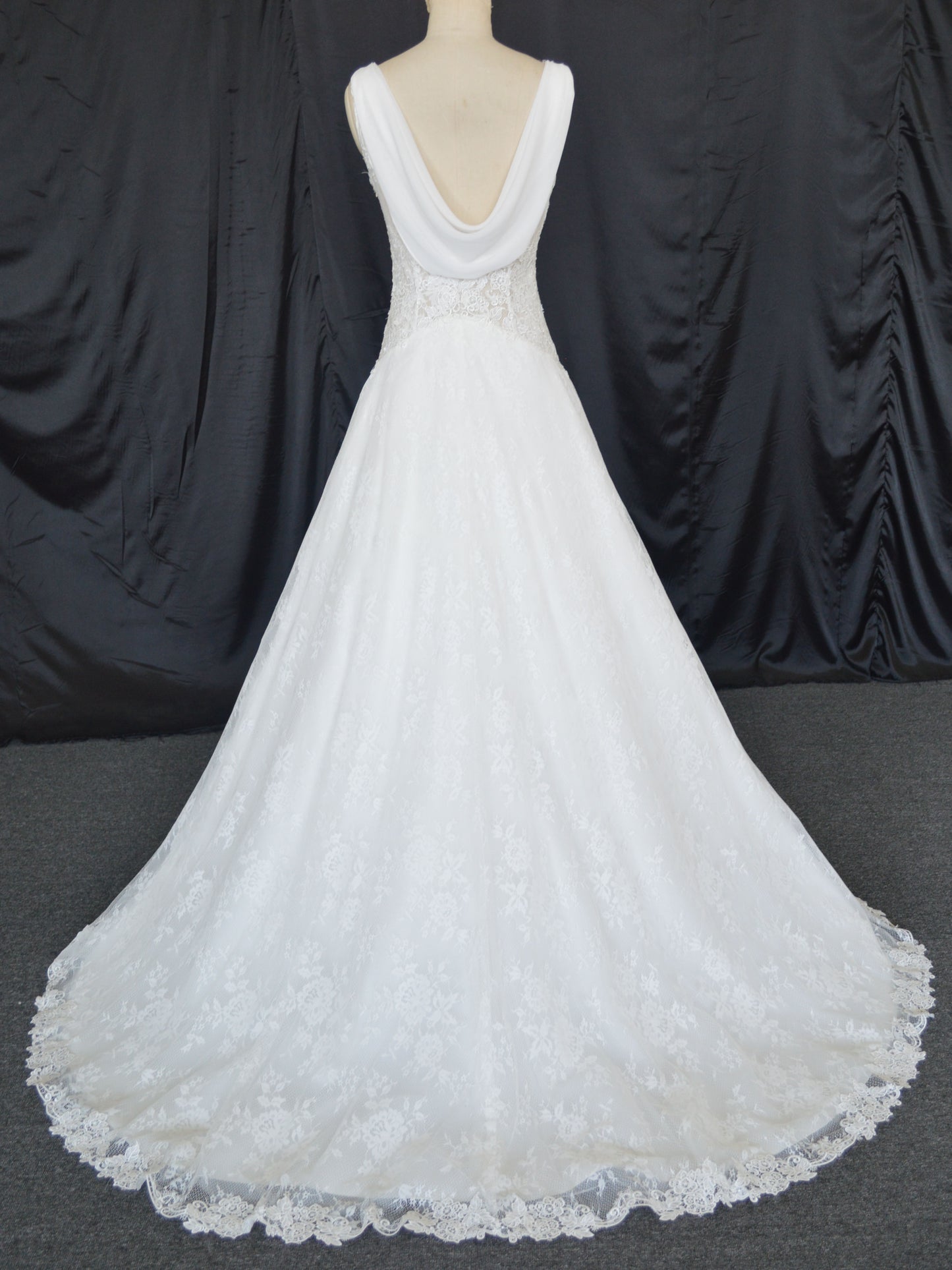 Sweetheart Sleeveless Backless Lace Wedding Dresses Luxury Design Bridal Gowns3