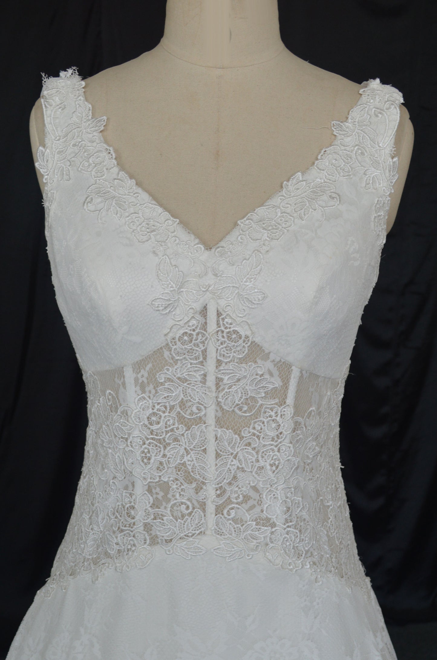 Sweetheart Sleeveless Backless Lace Wedding Dresses Luxury Design Bridal Gowns3